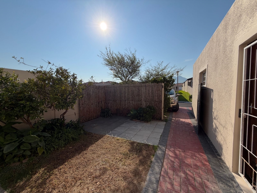 2 Bedroom Property for Sale in Anchorage Park Western Cape